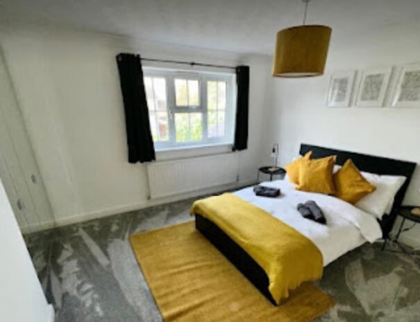 Central Spacious Flat (1)