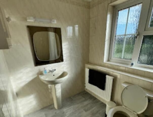 Central Spacious Flat (2)
